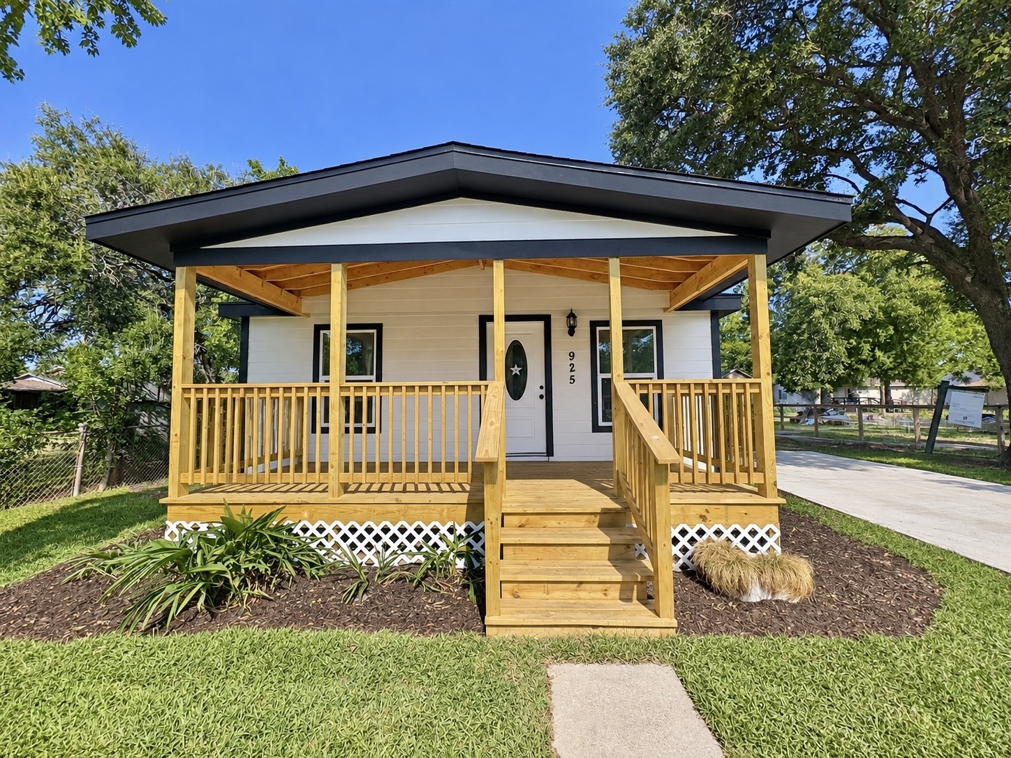 925 Joseph Street Property Photo 1