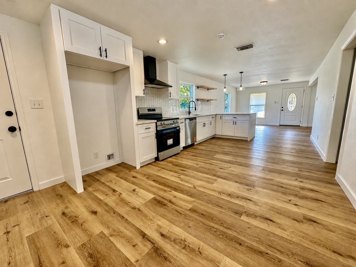 925 Joseph Street Property Photo 3