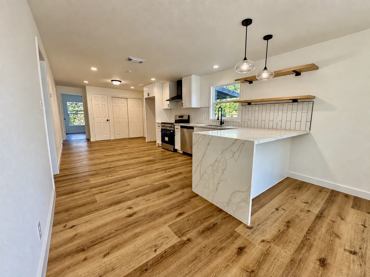925 Joseph Street Property Photo 4