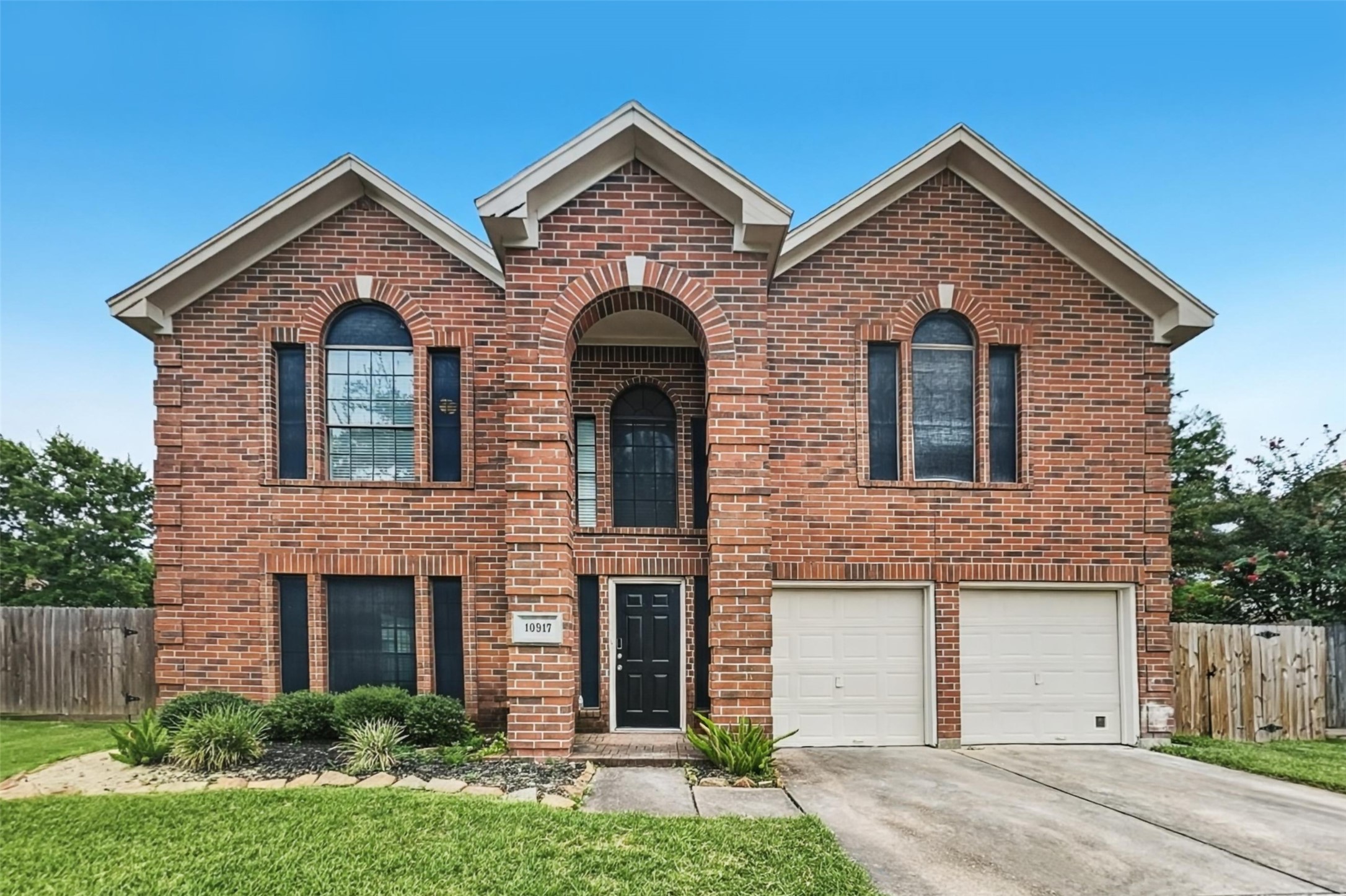 10917 Spruce Drive S Property Photo 1
