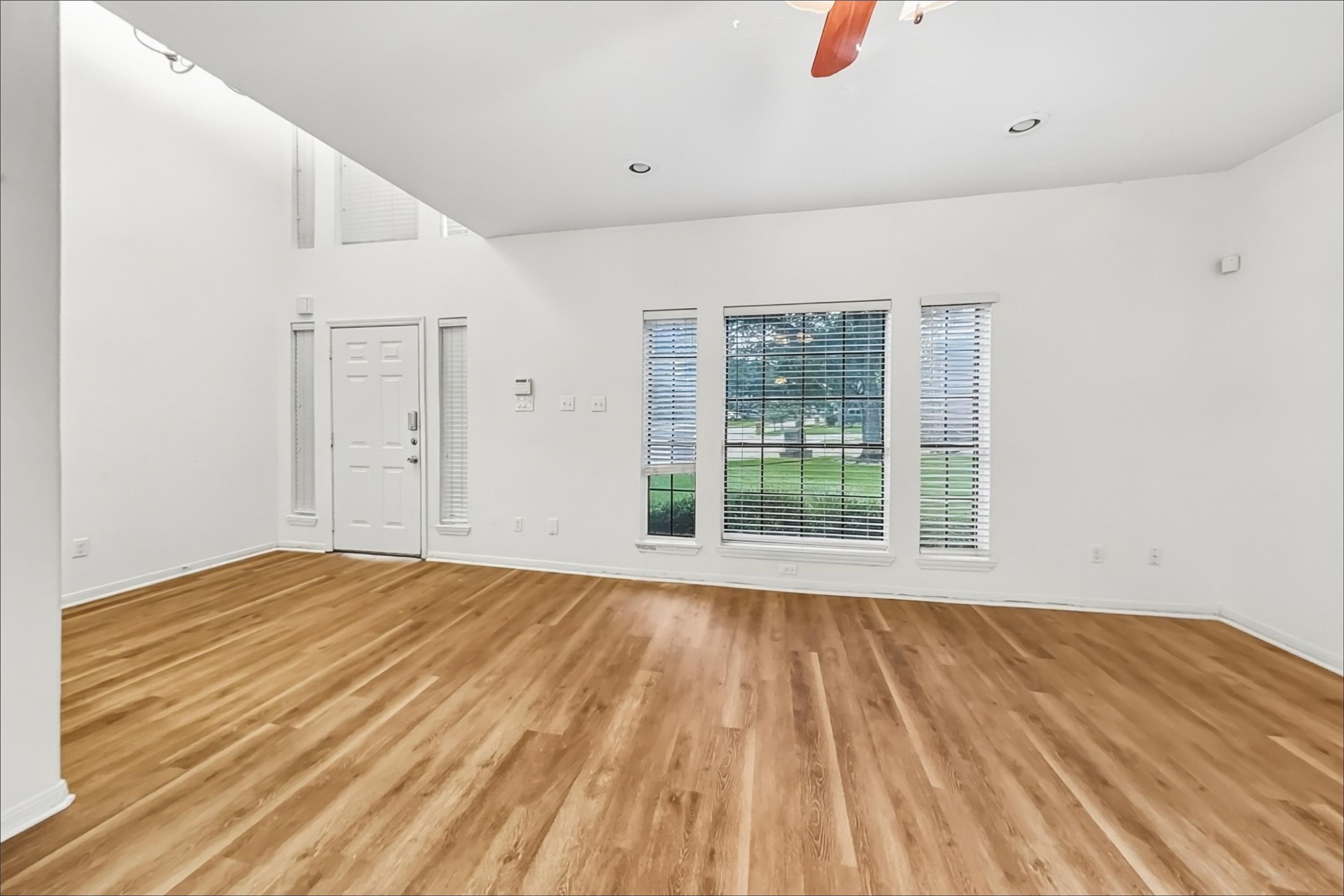 10917 Spruce Drive S Property Photo 3