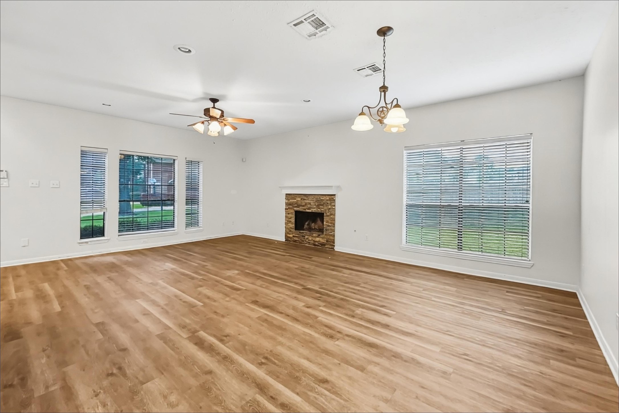 10917 Spruce Drive S Property Photo 5