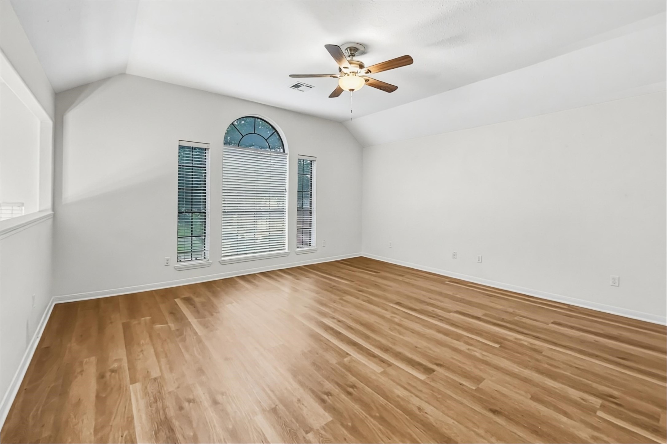 10917 Spruce Drive S Property Photo 11