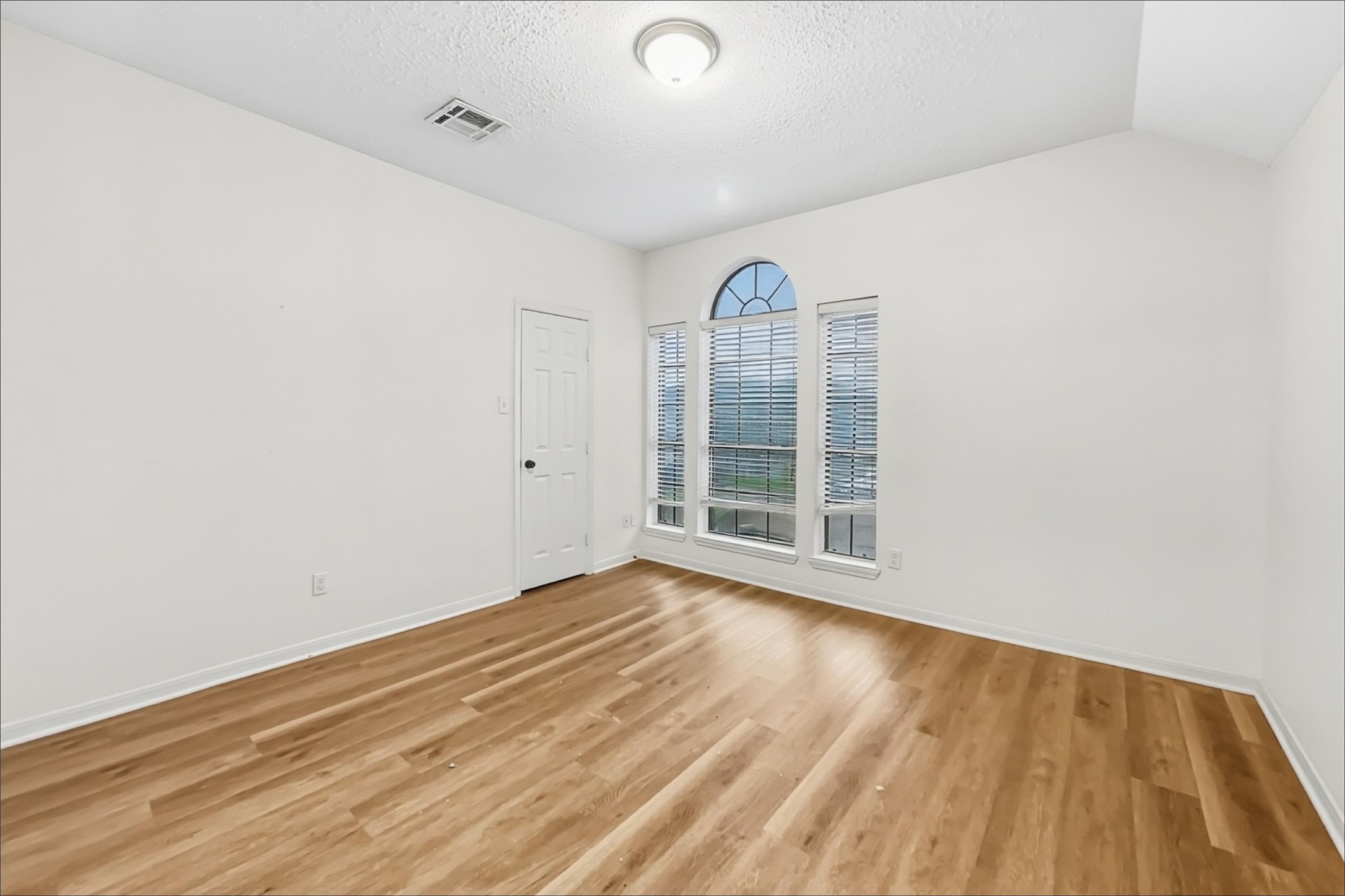 10917 Spruce Drive S Property Photo 14