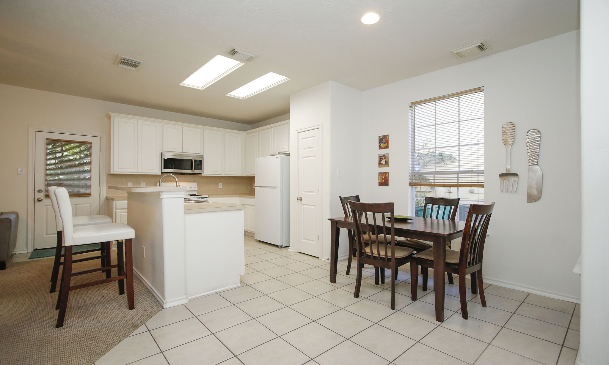 191 N Burberry Park Circle Property Photo 6