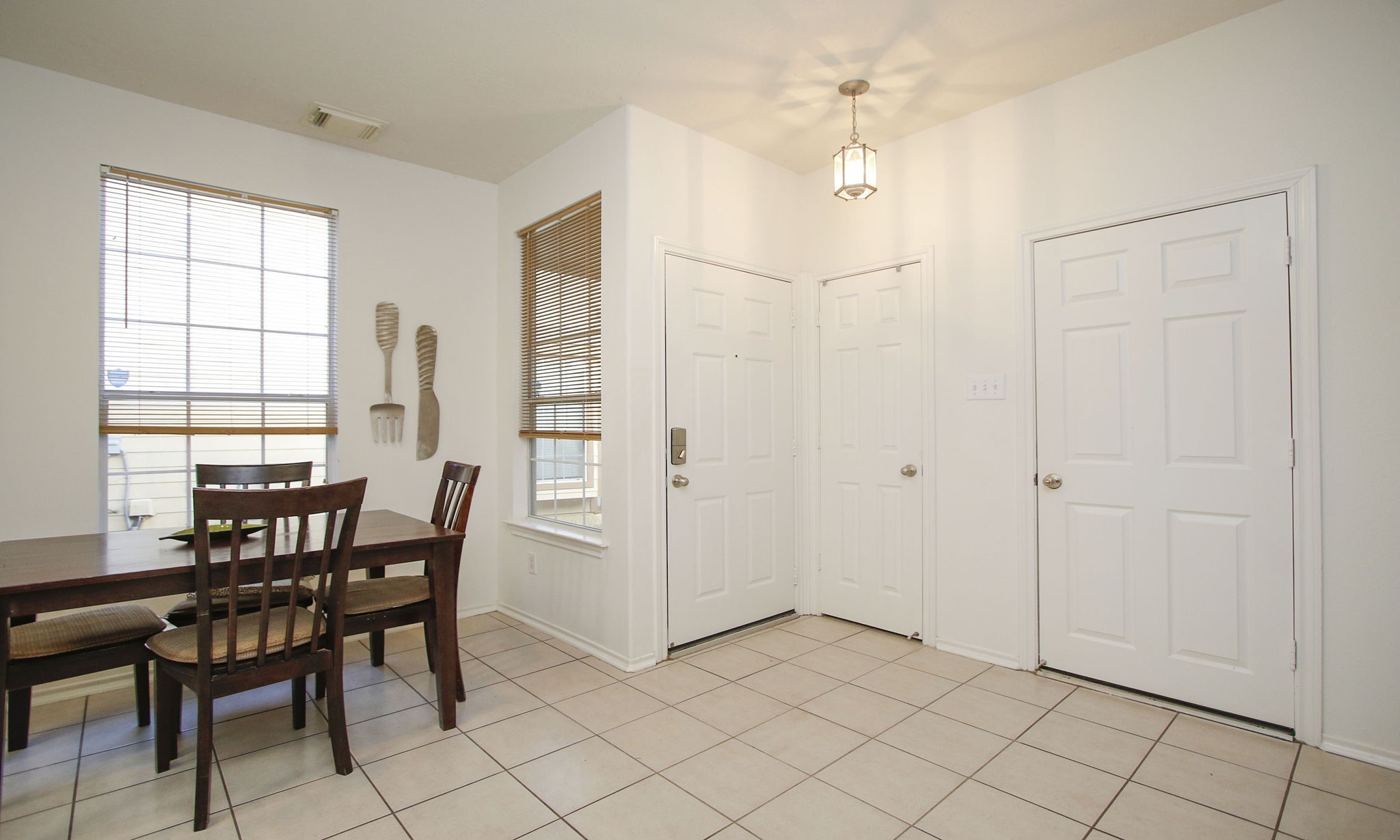 191 N Burberry Park Circle Property Photo 7
