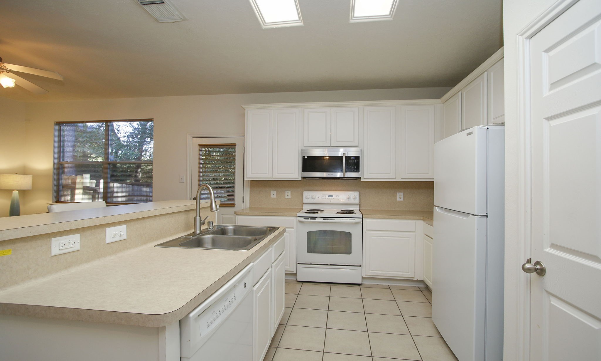 191 N Burberry Park Circle Property Photo 9