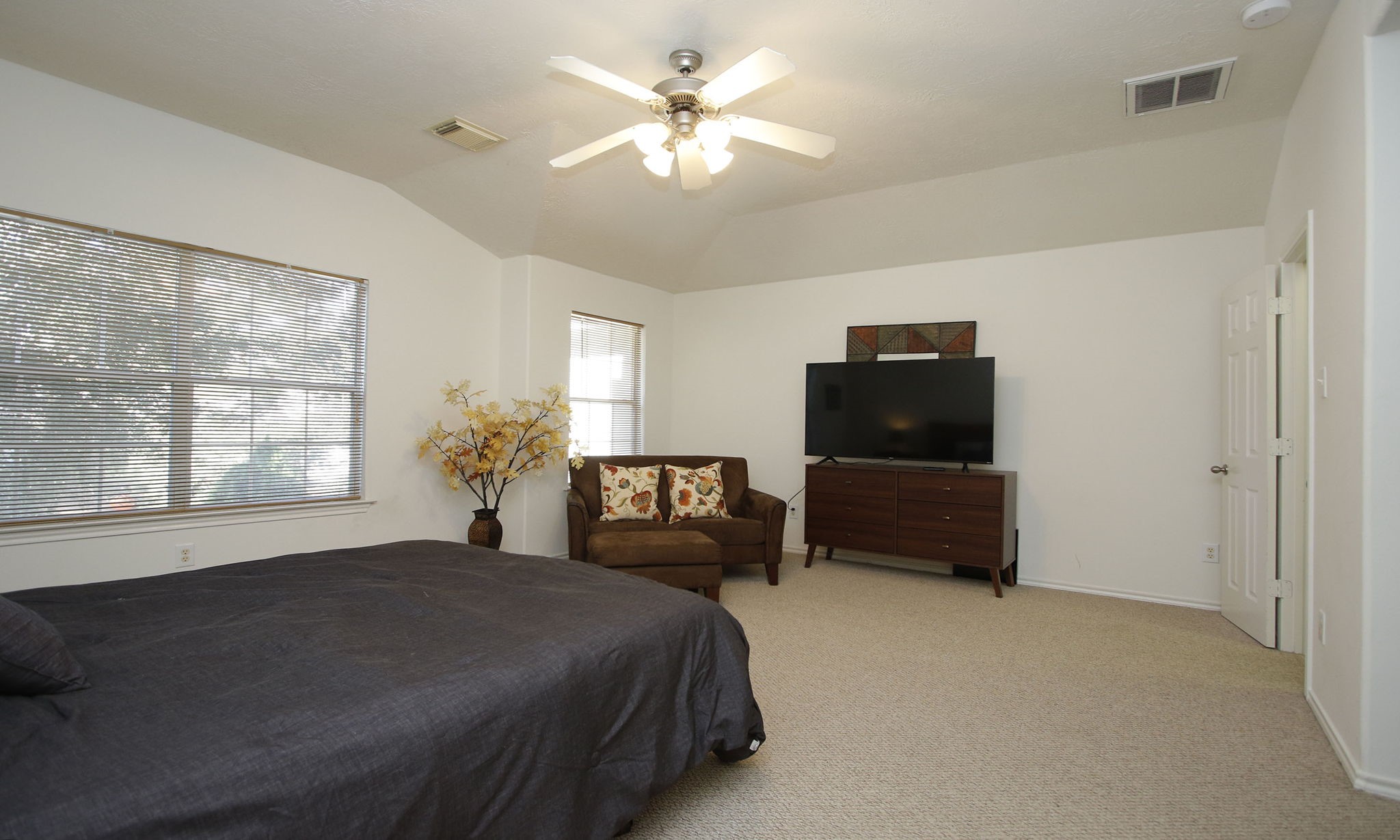 191 N Burberry Park Circle Property Photo 17
