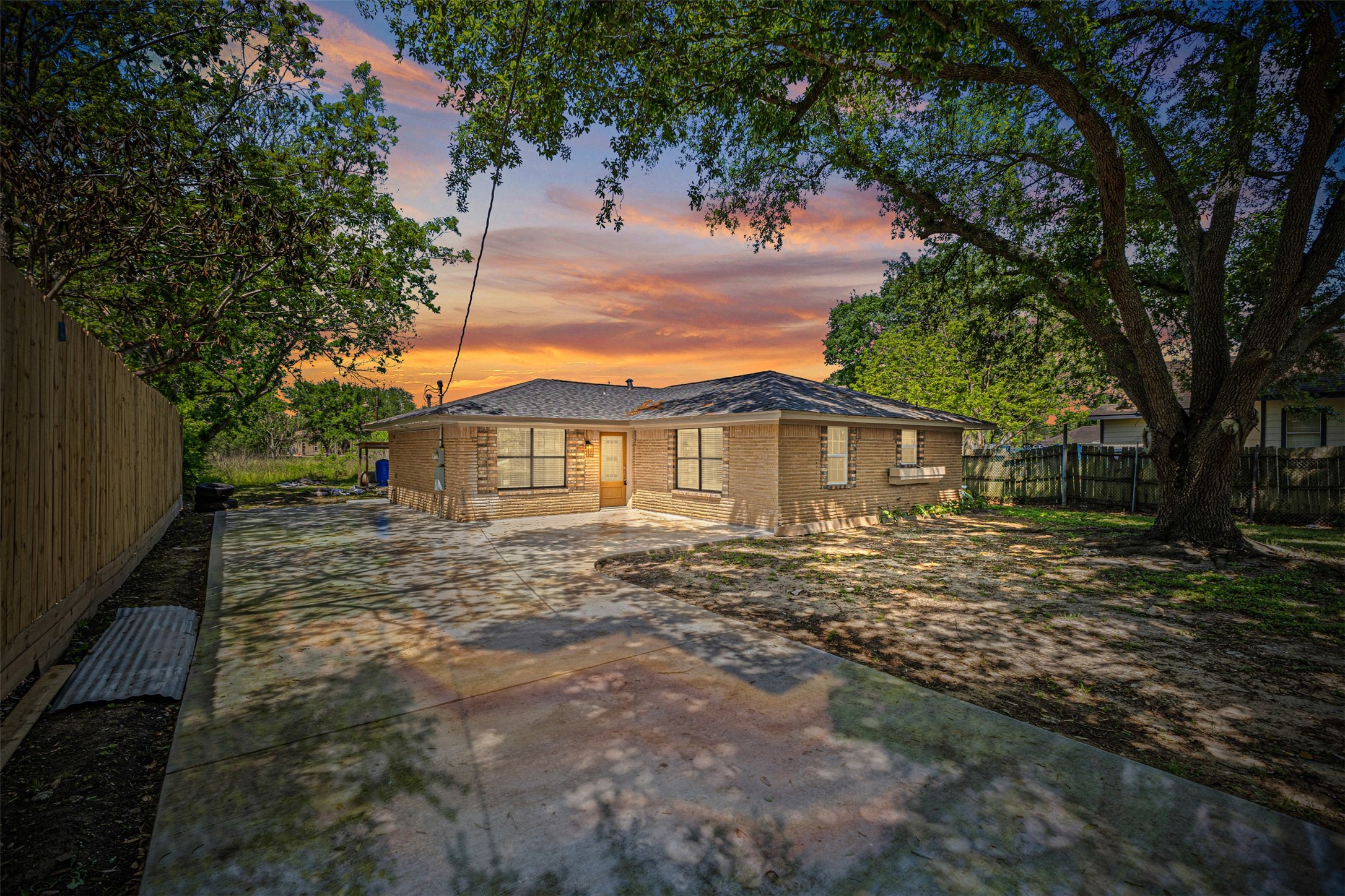 638 Cleo Street Property Photo 1