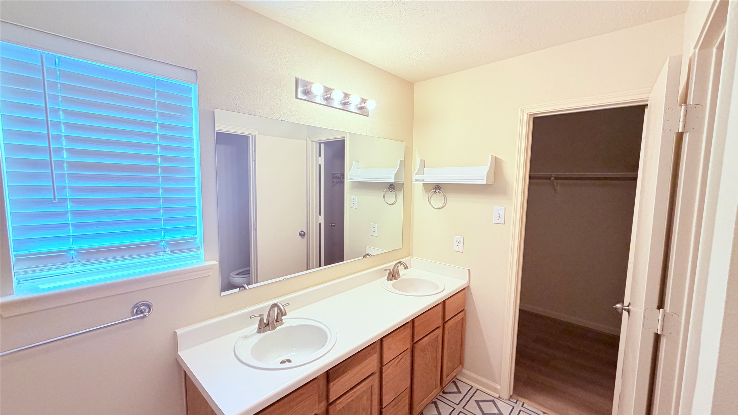 17314 Glenmorris Drive Property Photo 14