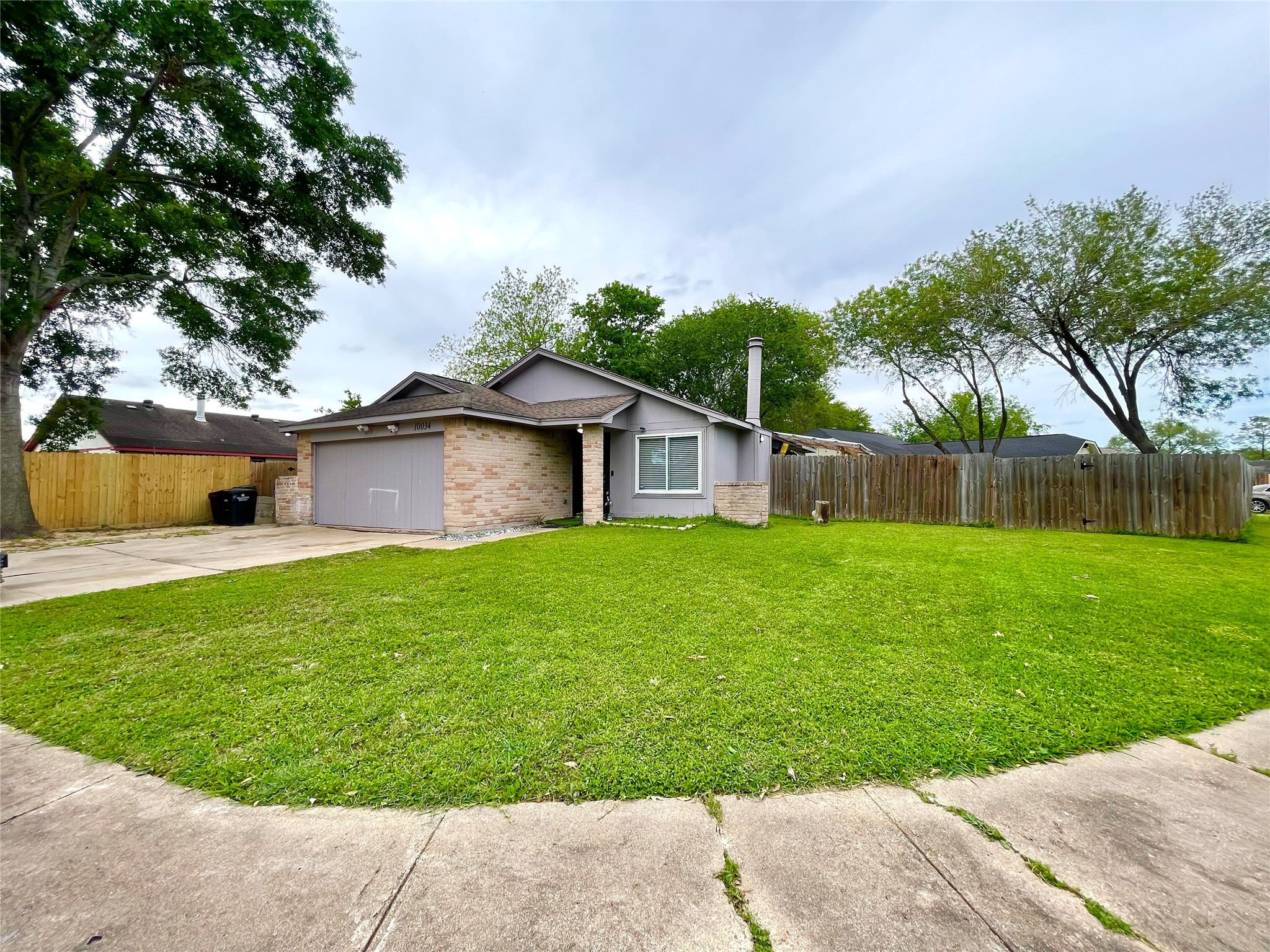 10034 Towne Mist Drive Property Photo 1