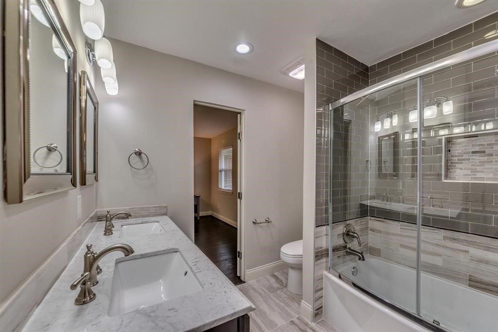 331 W 30th Street Property Photo 14
