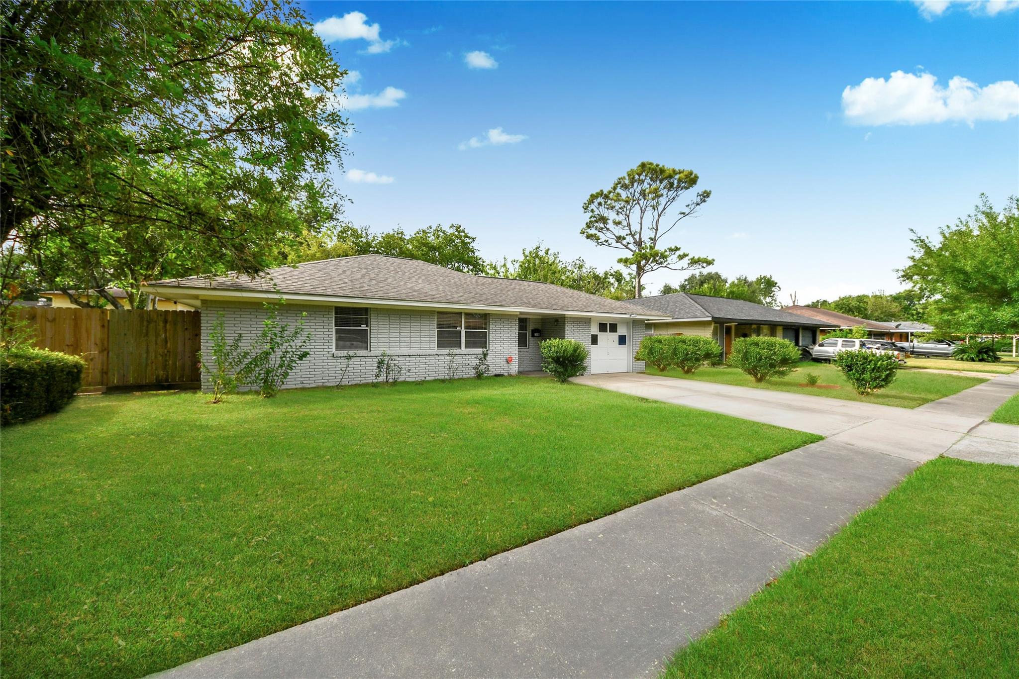 706 Arvana Street Property Photo 3