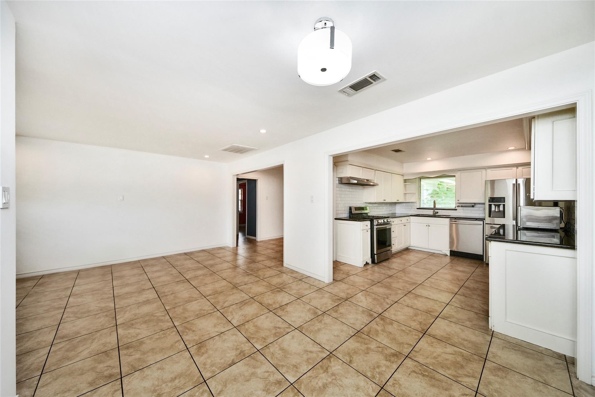 706 Arvana Street Property Photo 15