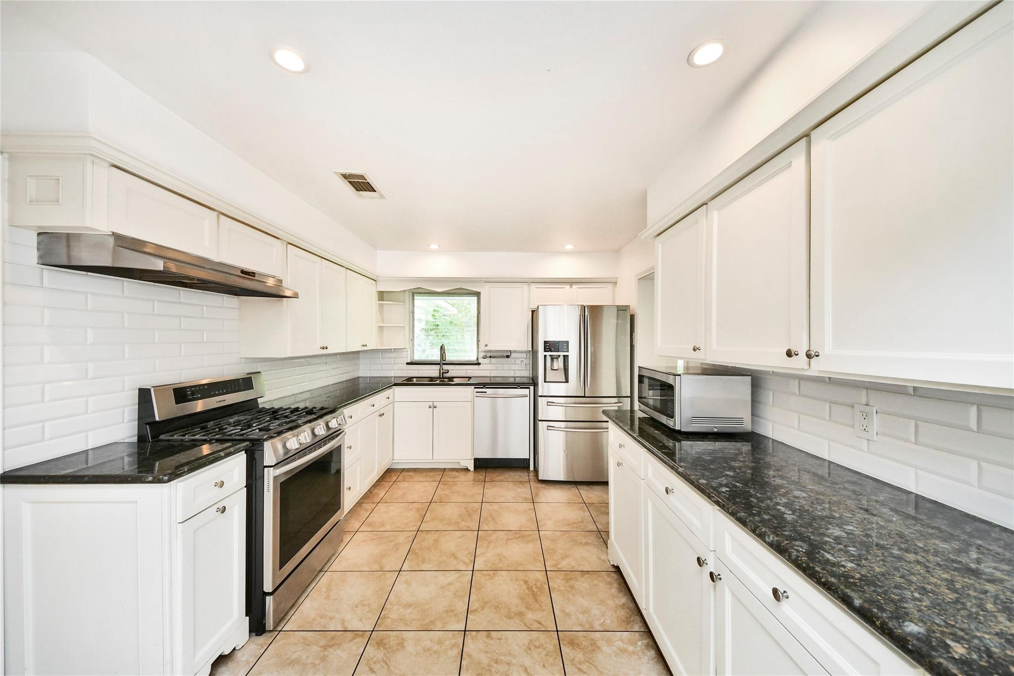 706 Arvana Street Property Photo 16