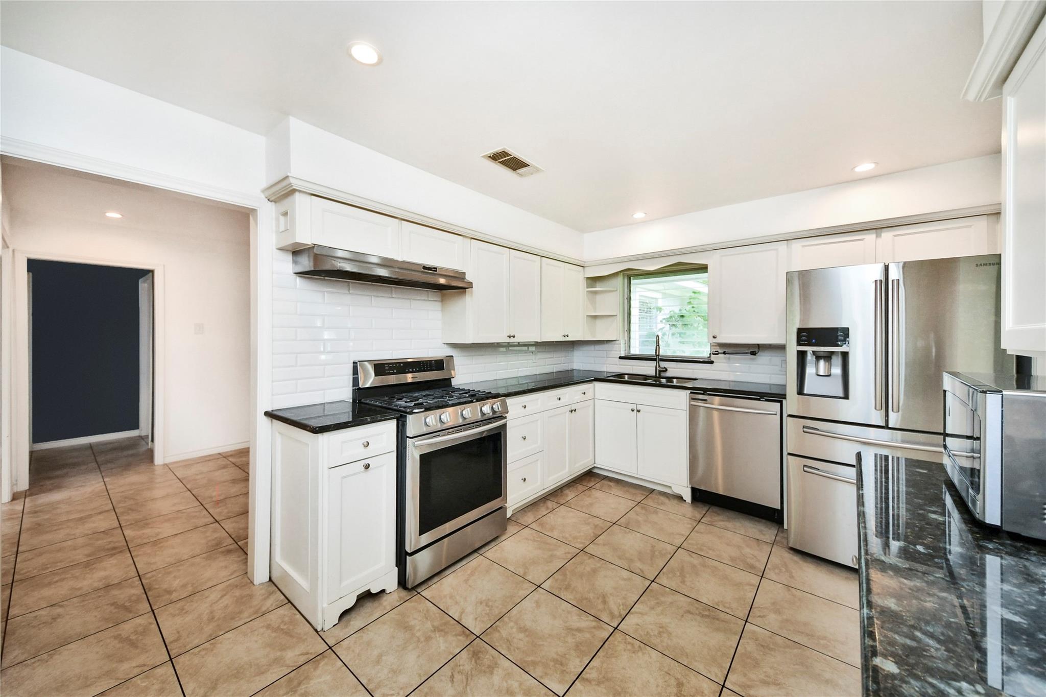 706 Arvana Street Property Photo 17