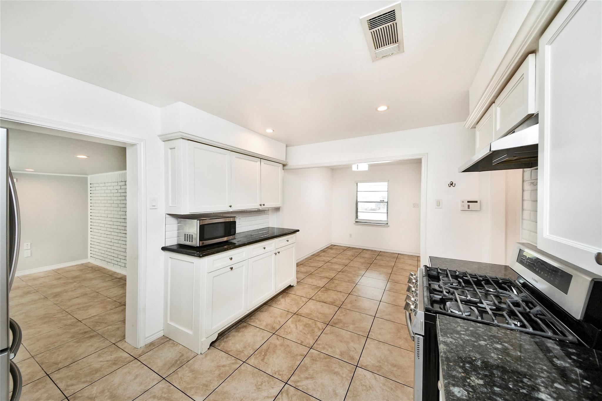 706 Arvana Street Property Photo 18