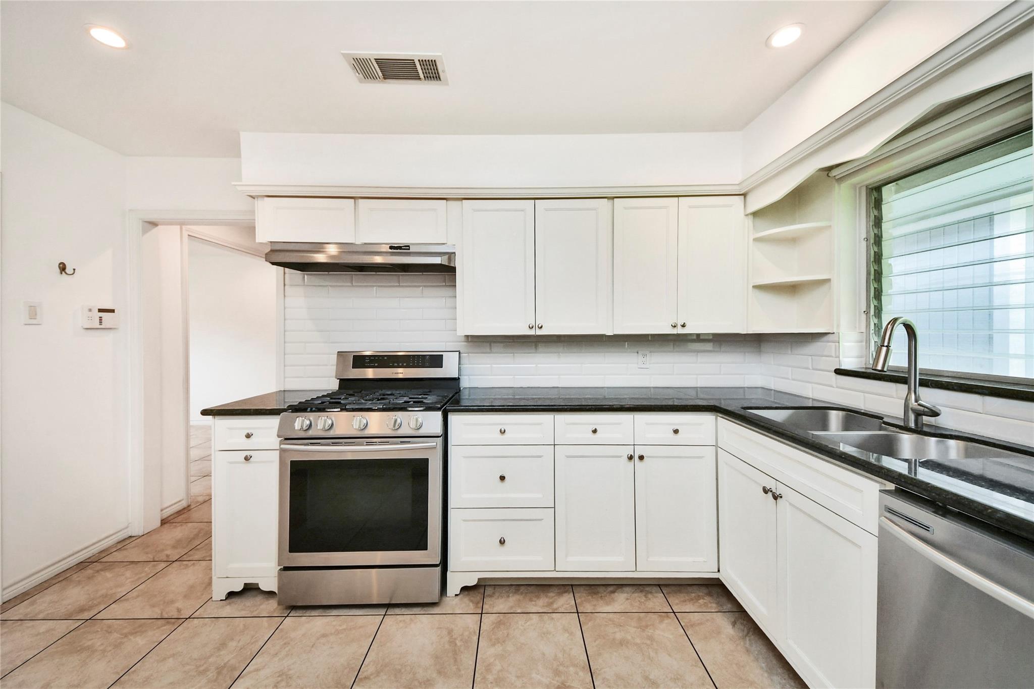 706 Arvana Street Property Photo 19