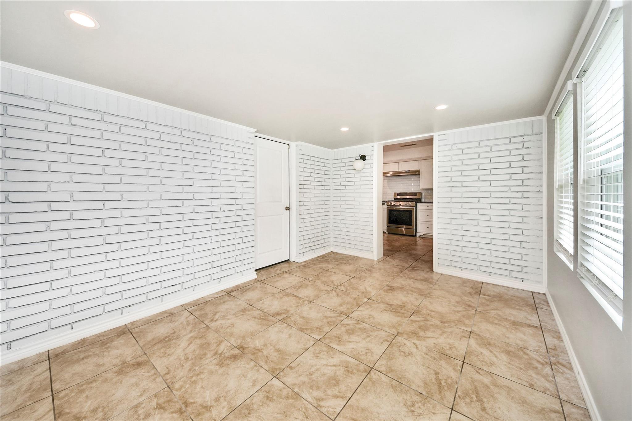706 Arvana Street Property Photo 21