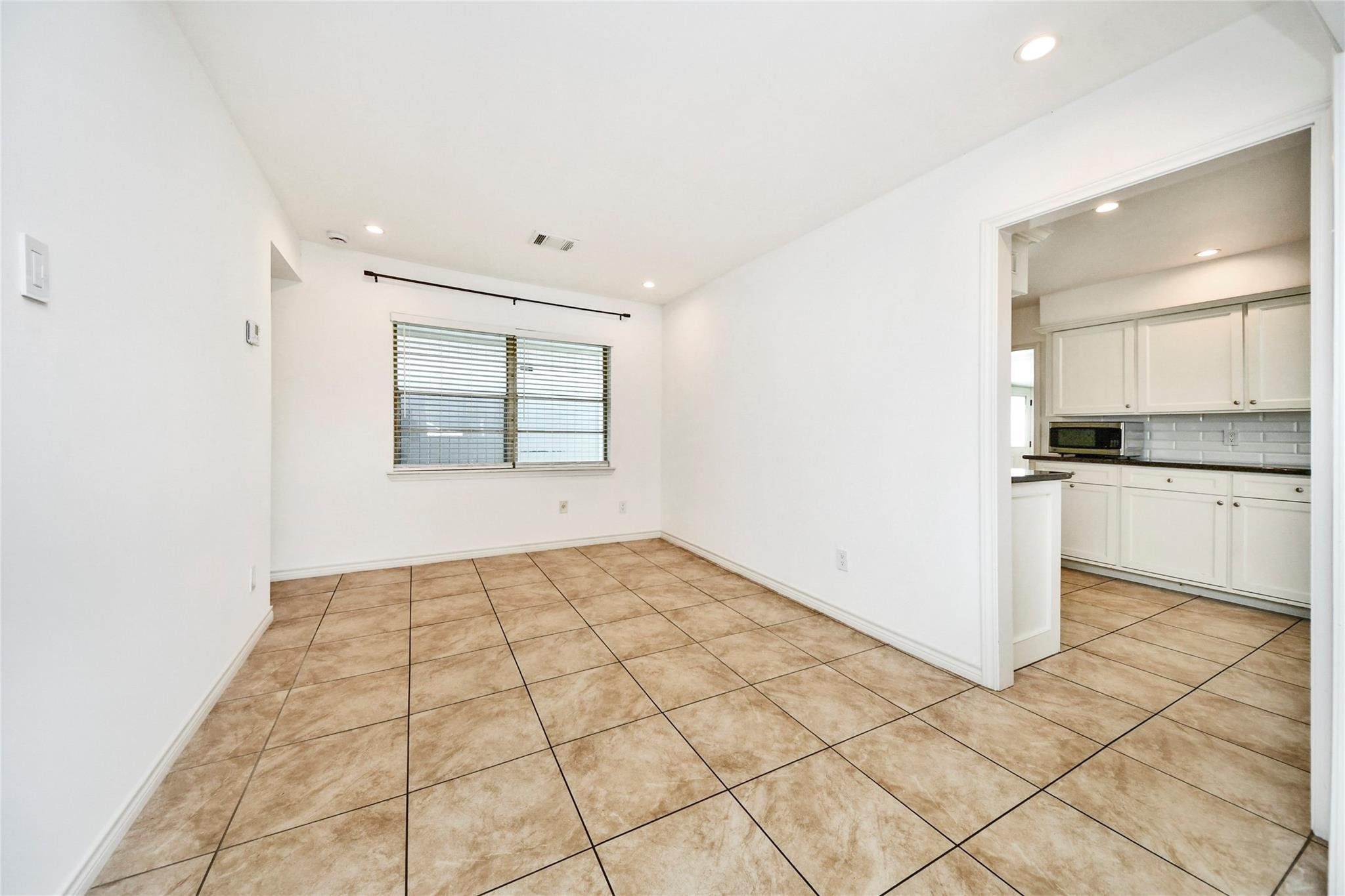 706 Arvana Street Property Photo 23