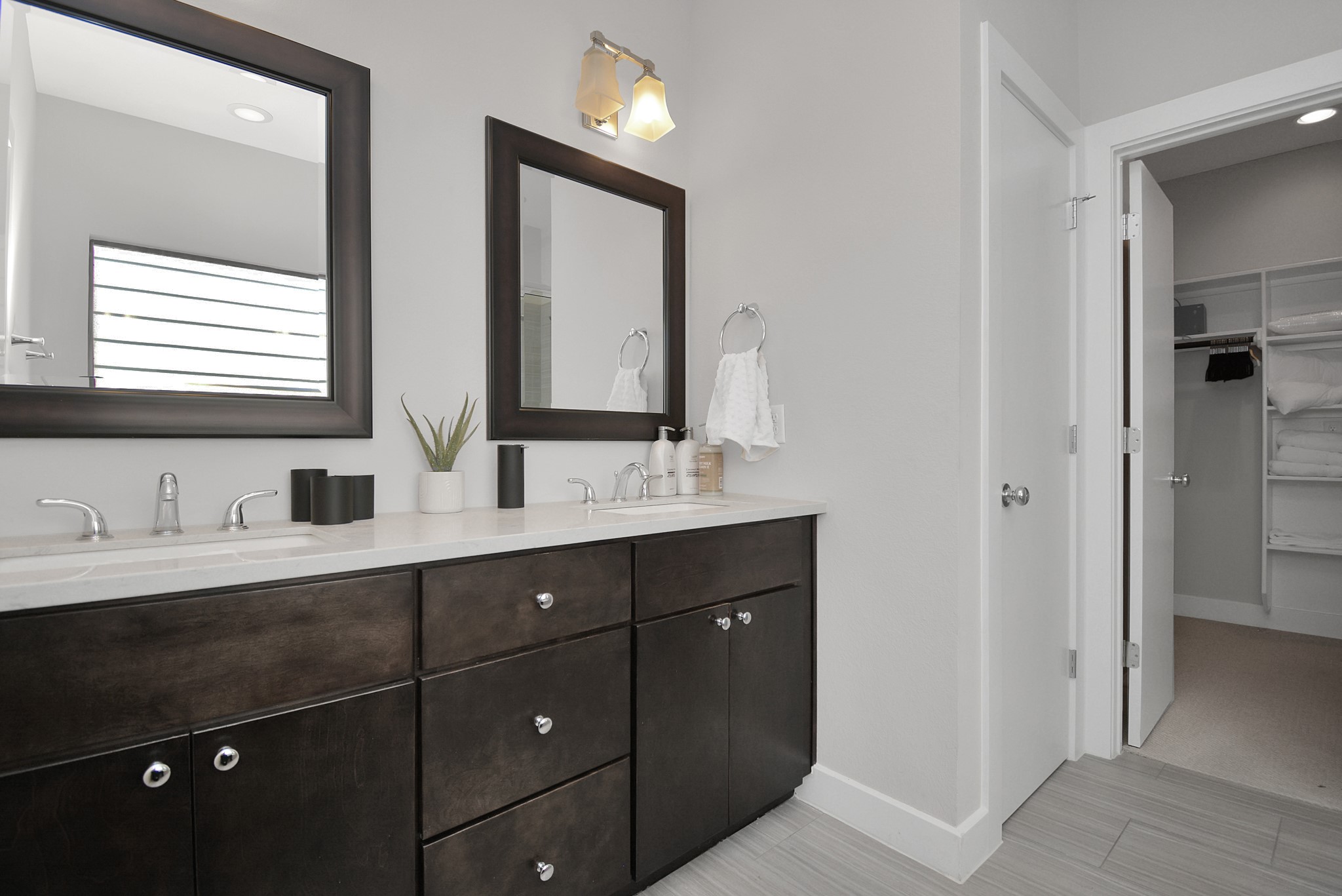 3812 Leeland Street Property Photo 4