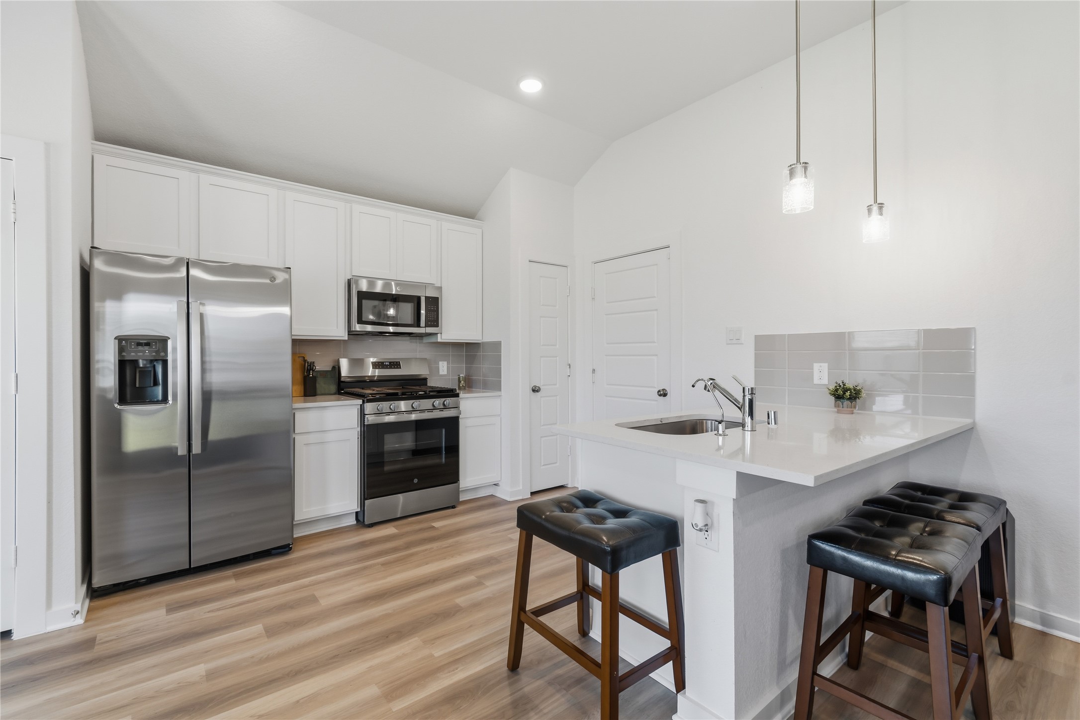 26123 Ethereal Road Property Photo 7