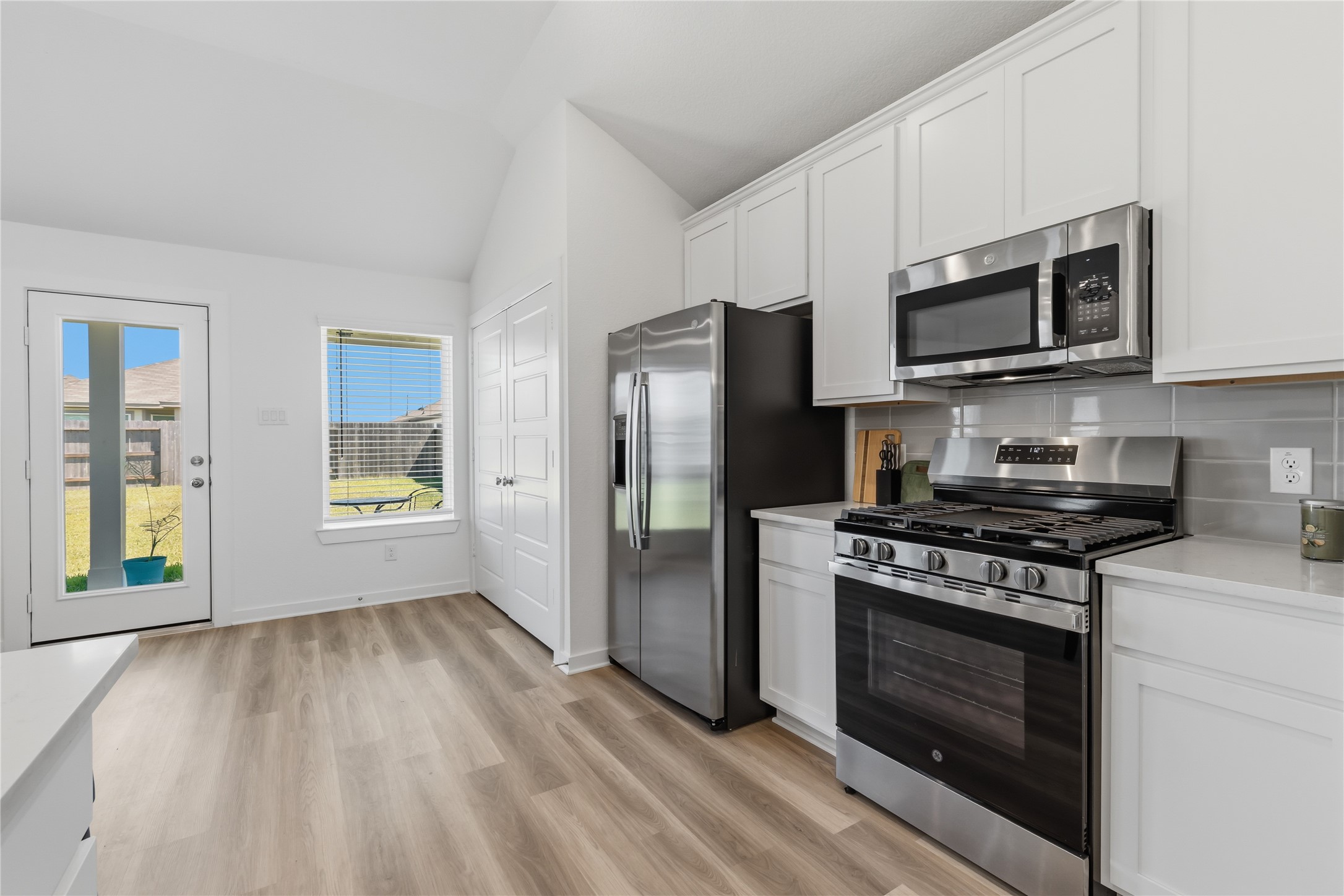 26123 Ethereal Road Property Photo 9