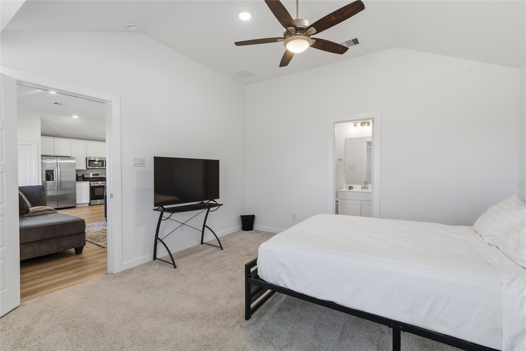 26123 Ethereal Road Property Photo 10