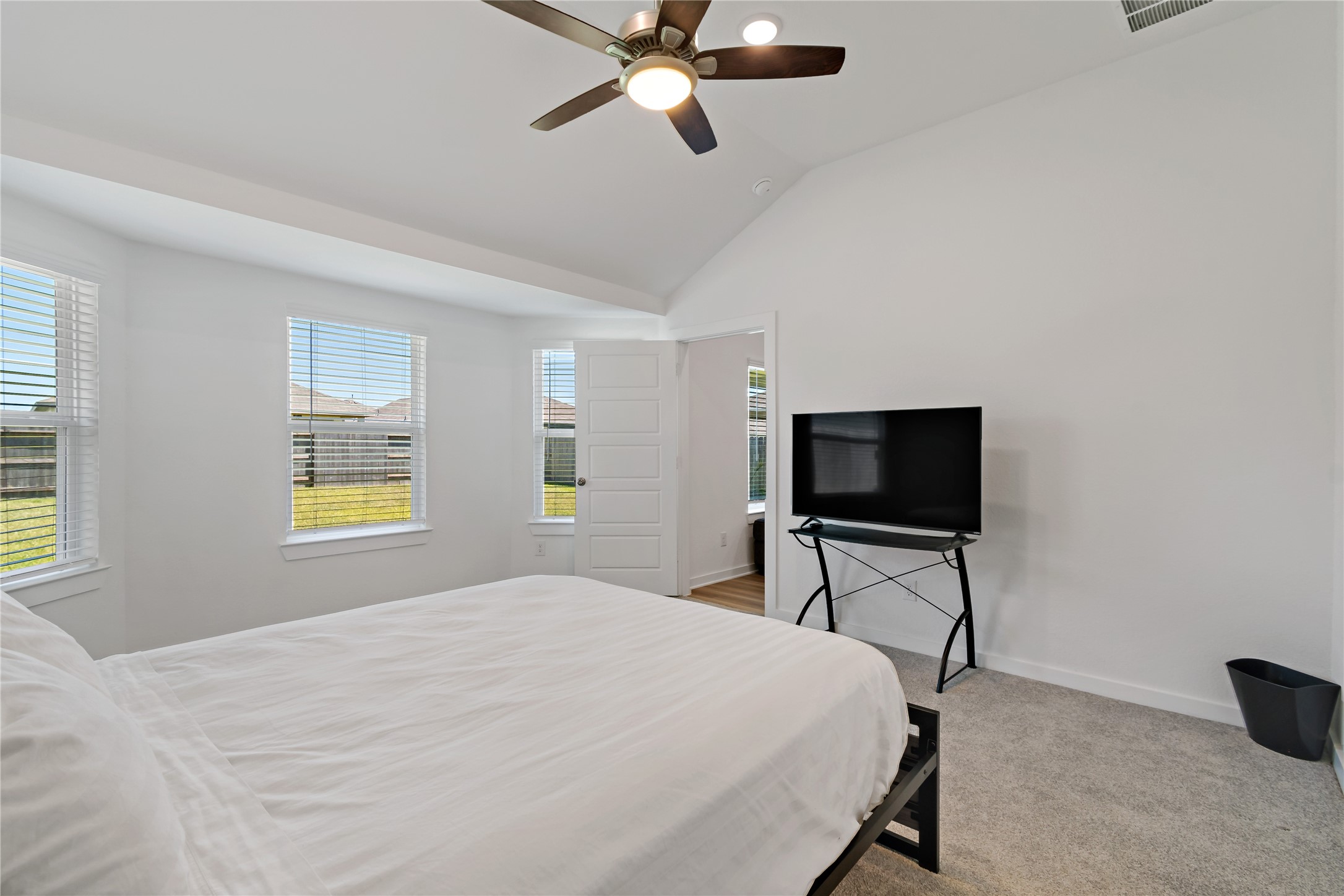 26123 Ethereal Road Property Photo 11