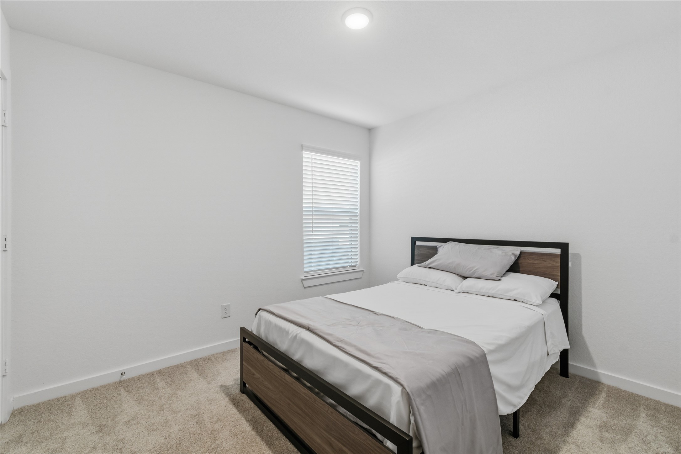 26123 Ethereal Road Property Photo 14