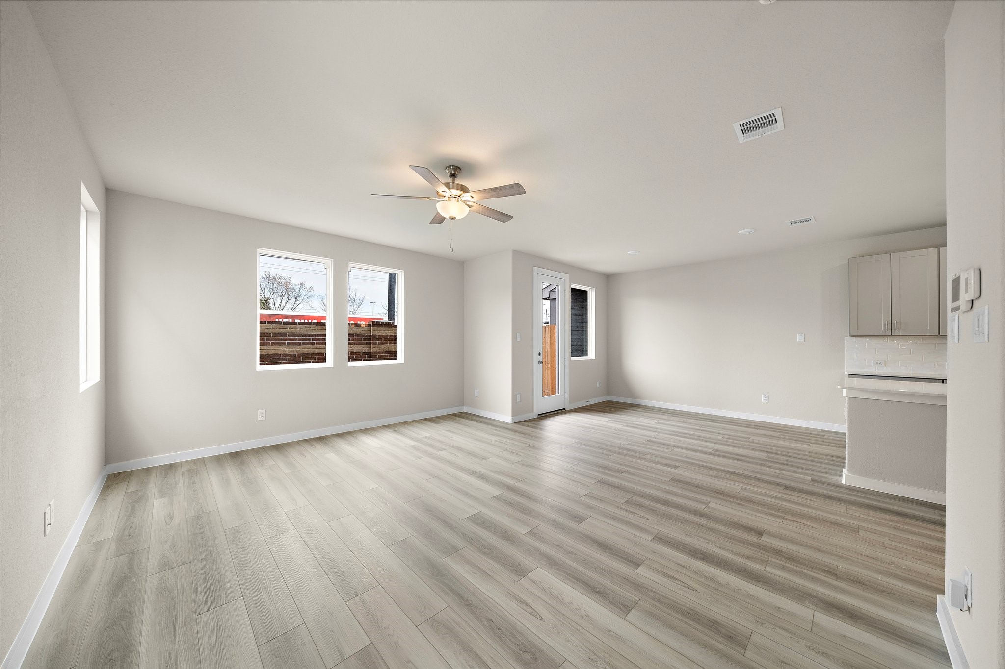 9912 Storehouse Drive Property Photo 4