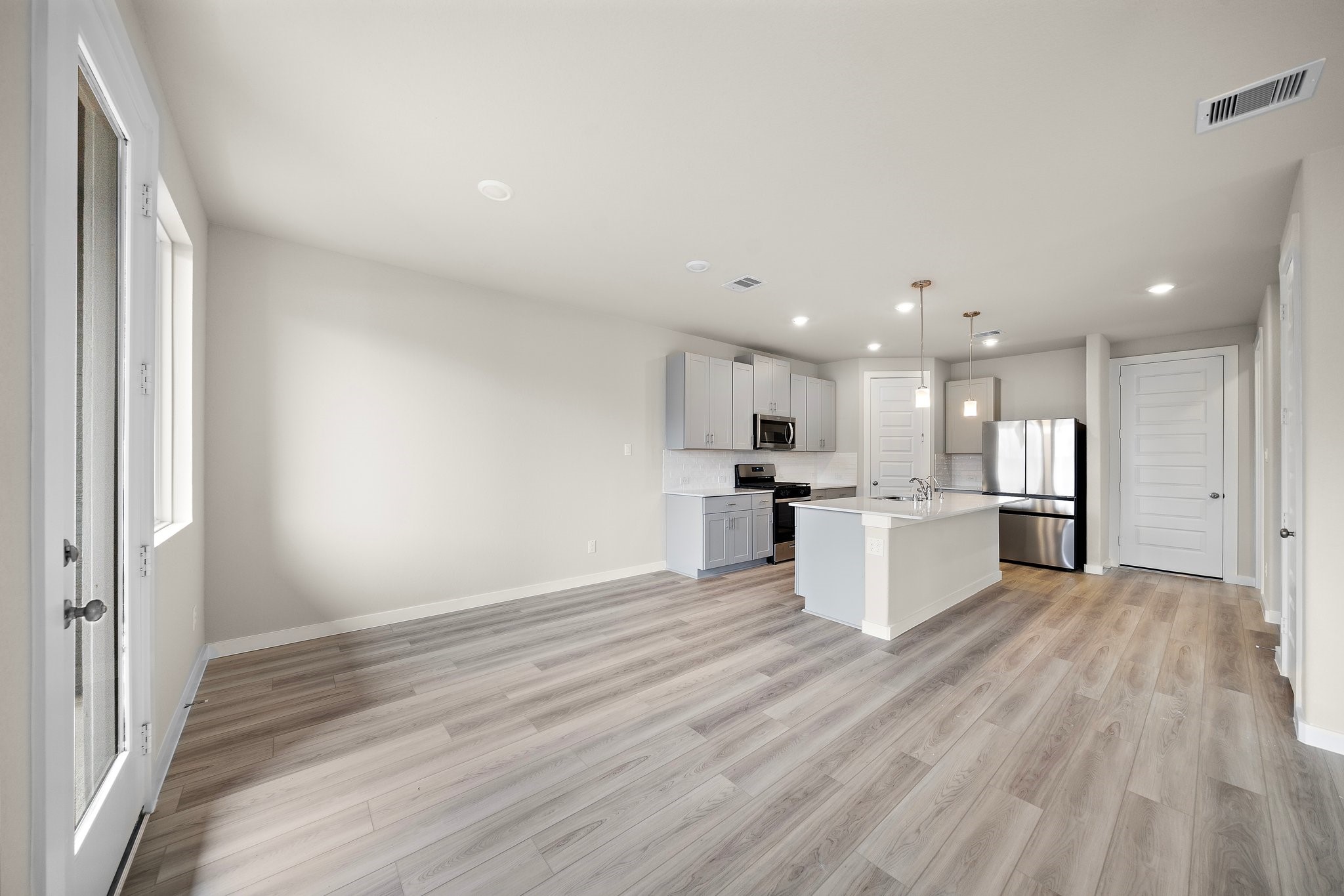 9912 Storehouse Drive Property Photo 8