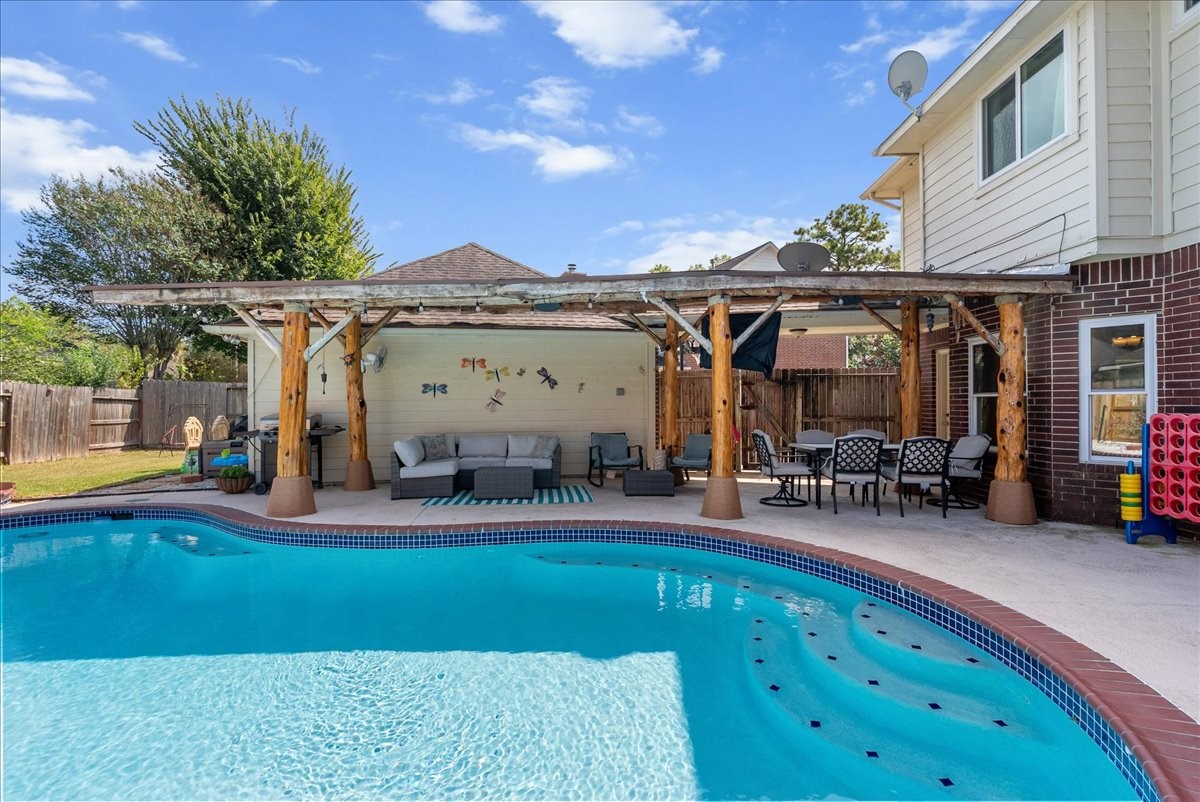 1908 Summer Reef Drive Property Photo 4
