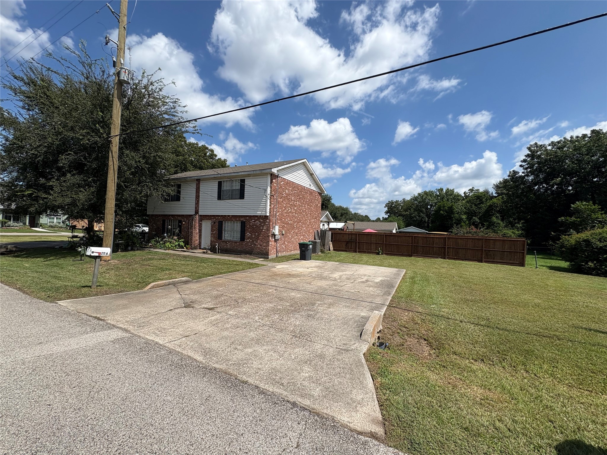 211 N Chestnut Street A Property Photo 1