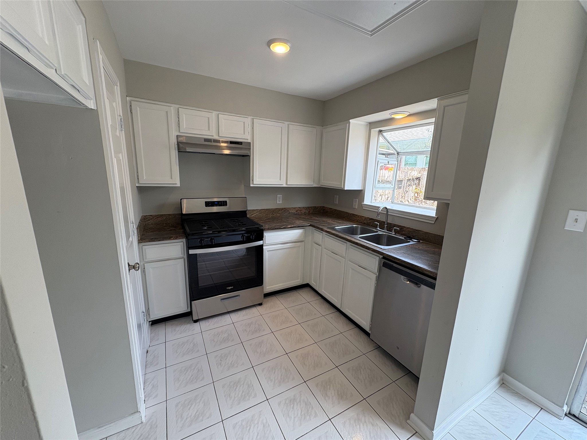 211 N Chestnut Street A Property Photo 6