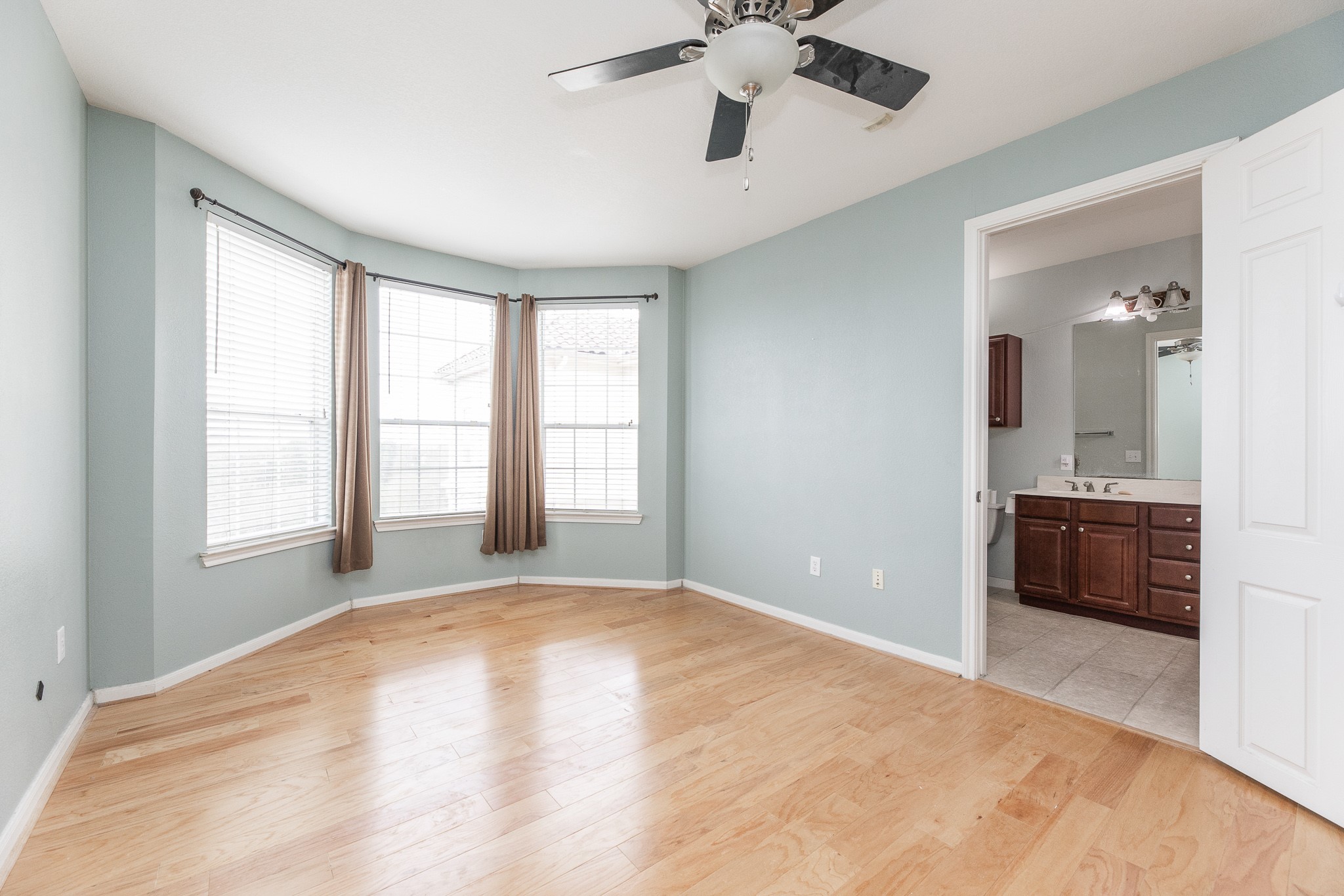 7575 Kirby Drive 2417 Property Photo 5