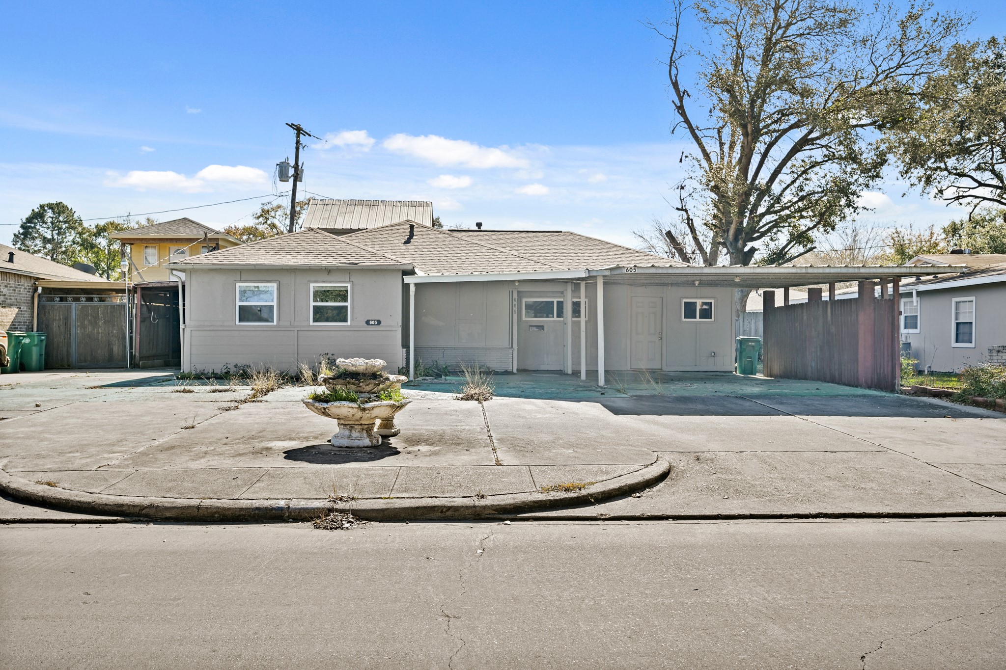 605 West Avenue Property Photo 1