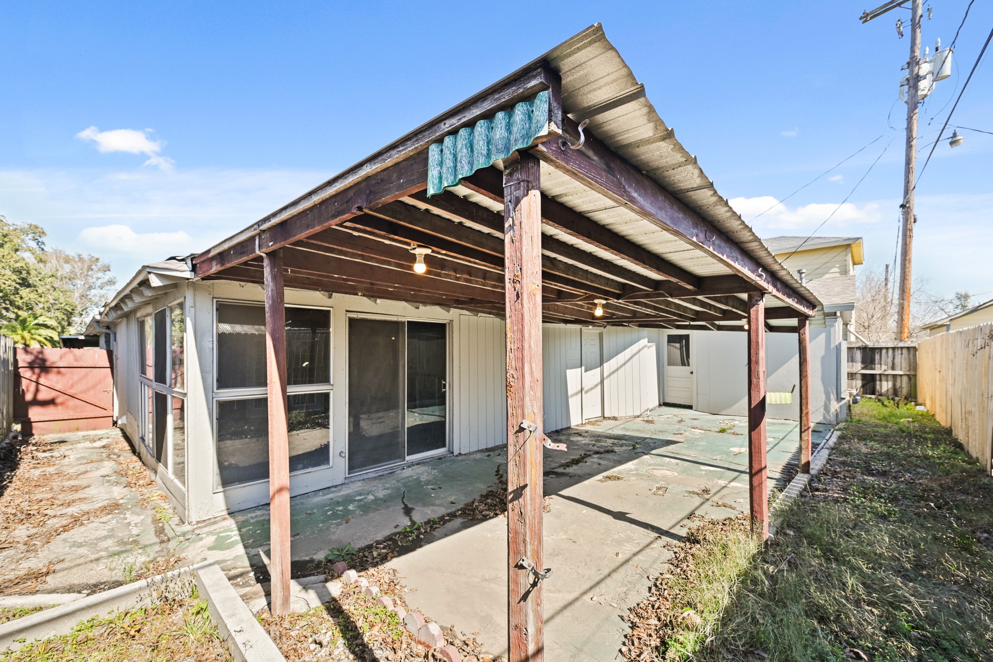 605 West Avenue Property Photo 37