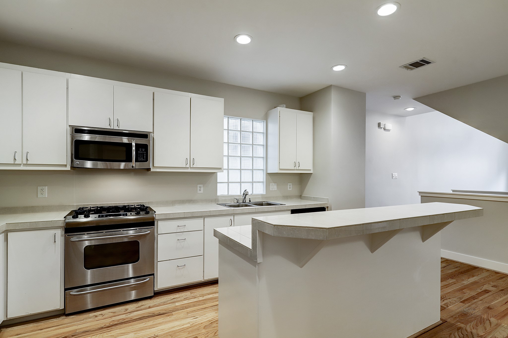 425 W 26th Street Property Photo 8