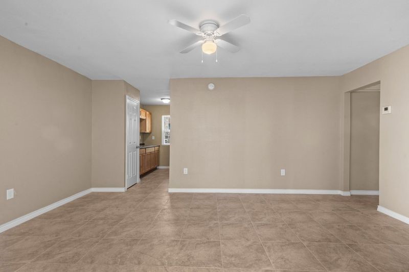 2802 Sealy Street 6 Property Photo 2