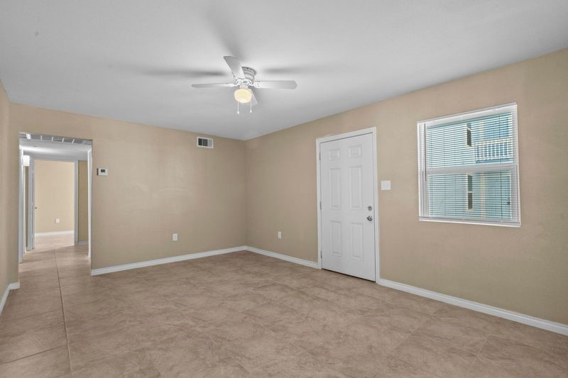 2802 Sealy Street 6 Property Photo 3