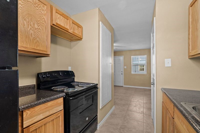 2802 Sealy Street 6 Property Photo 4