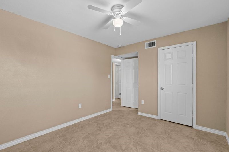 2802 Sealy Street 6 Property Photo 12