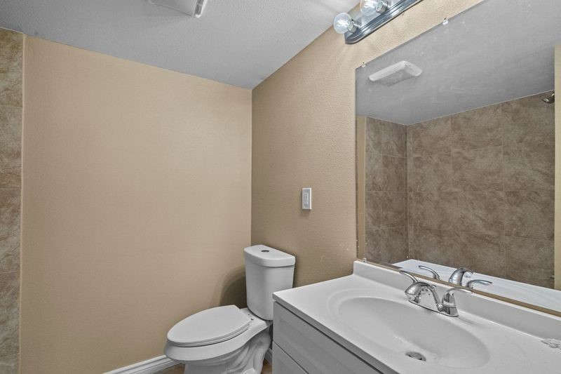 2802 Sealy Street 6 Property Photo 13