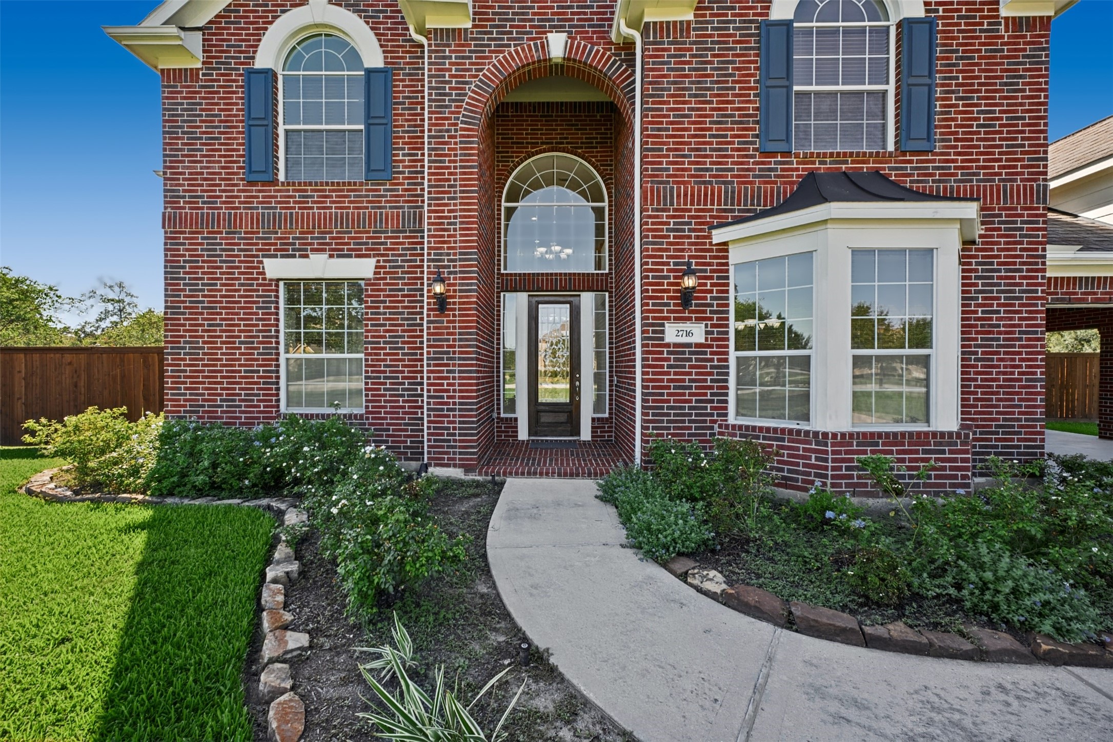 2716 Silverstone Way Property Photo 4
