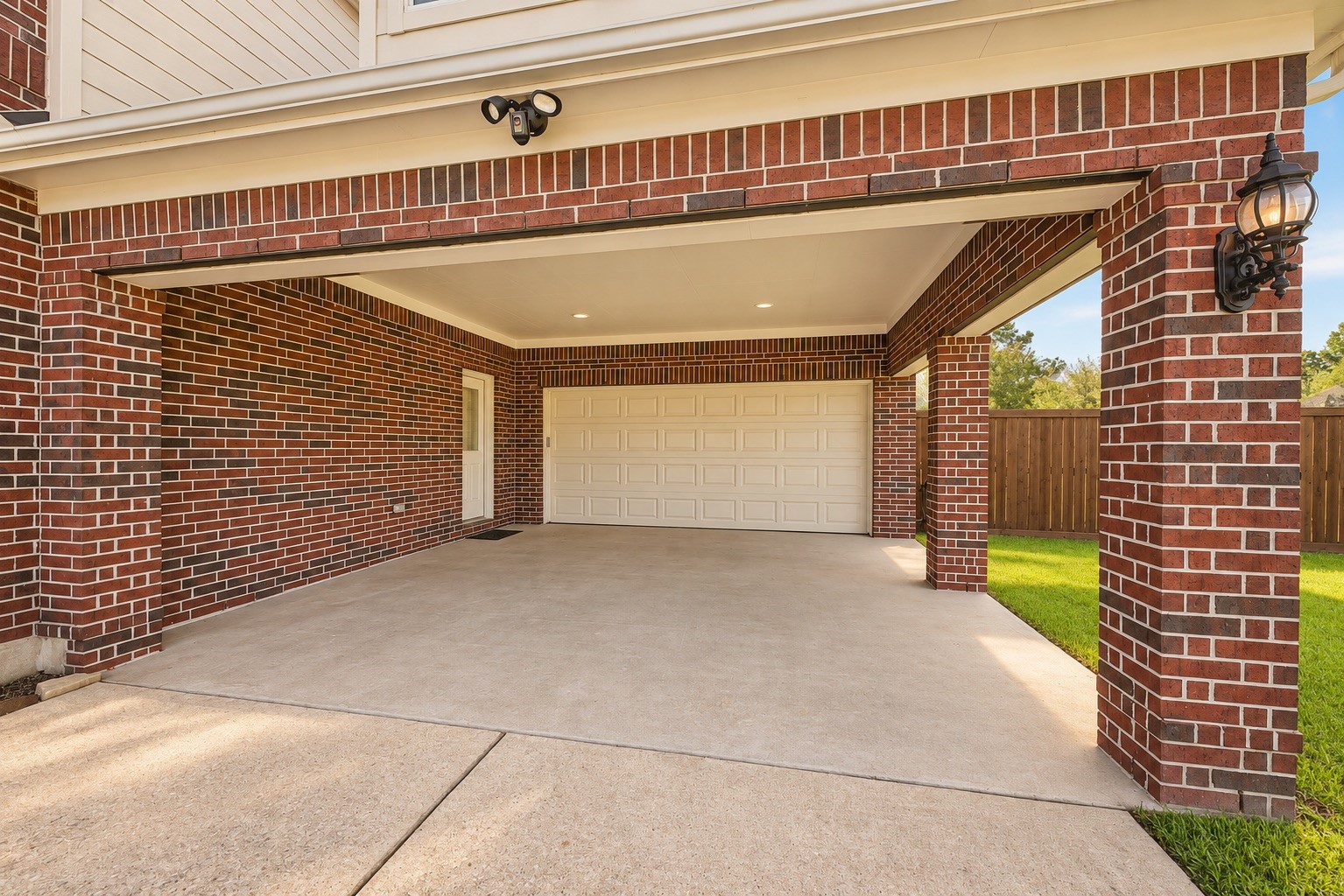 2716 Silverstone Way Property Photo 30