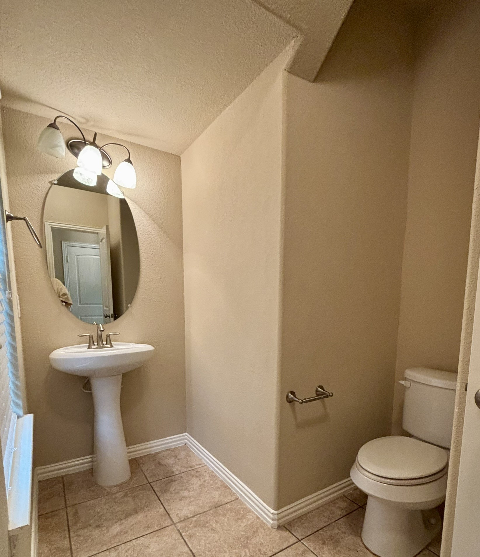 10914 Camarillo Court Property Photo 5