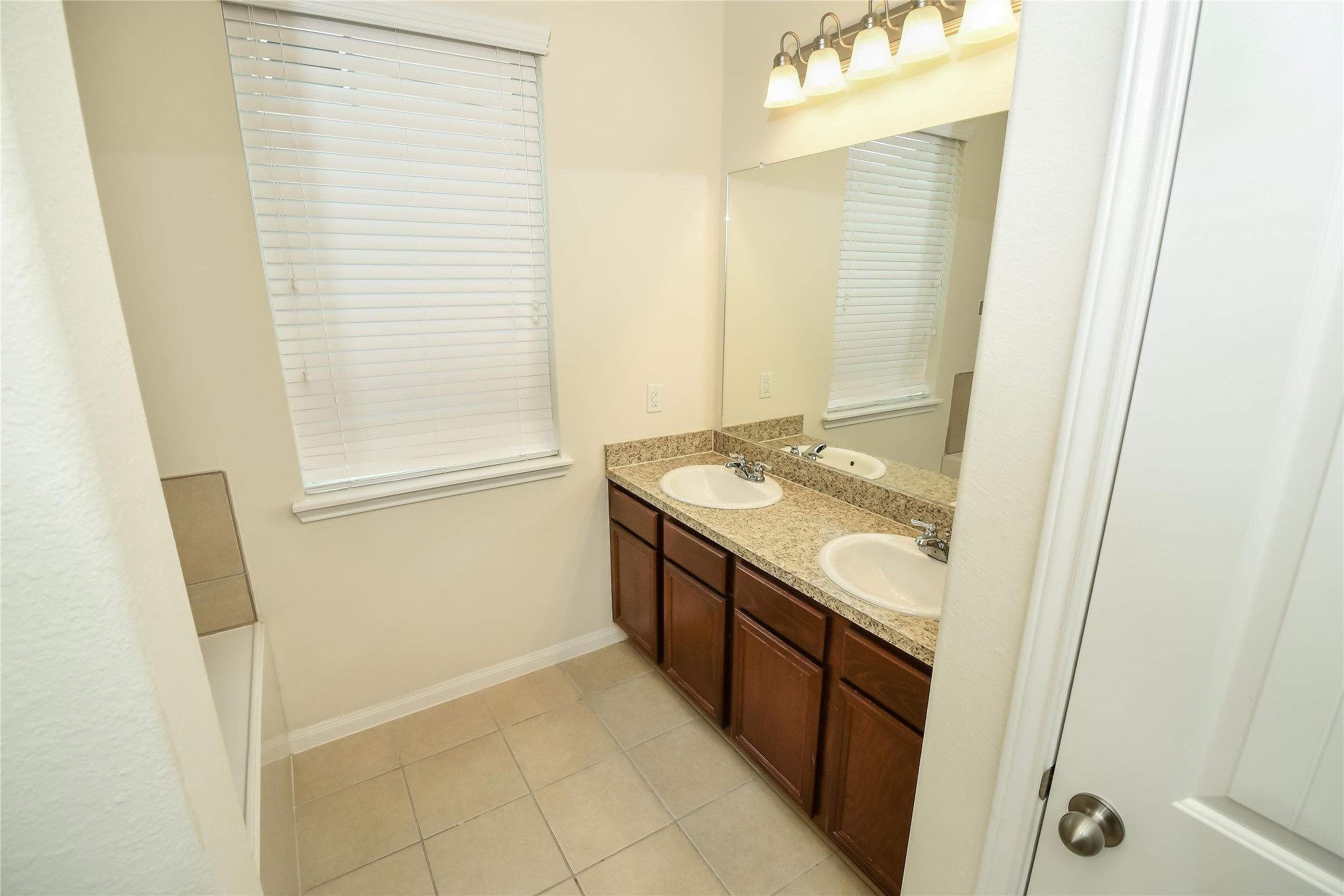 30507 Ginger Trace Drive Property Photo 10