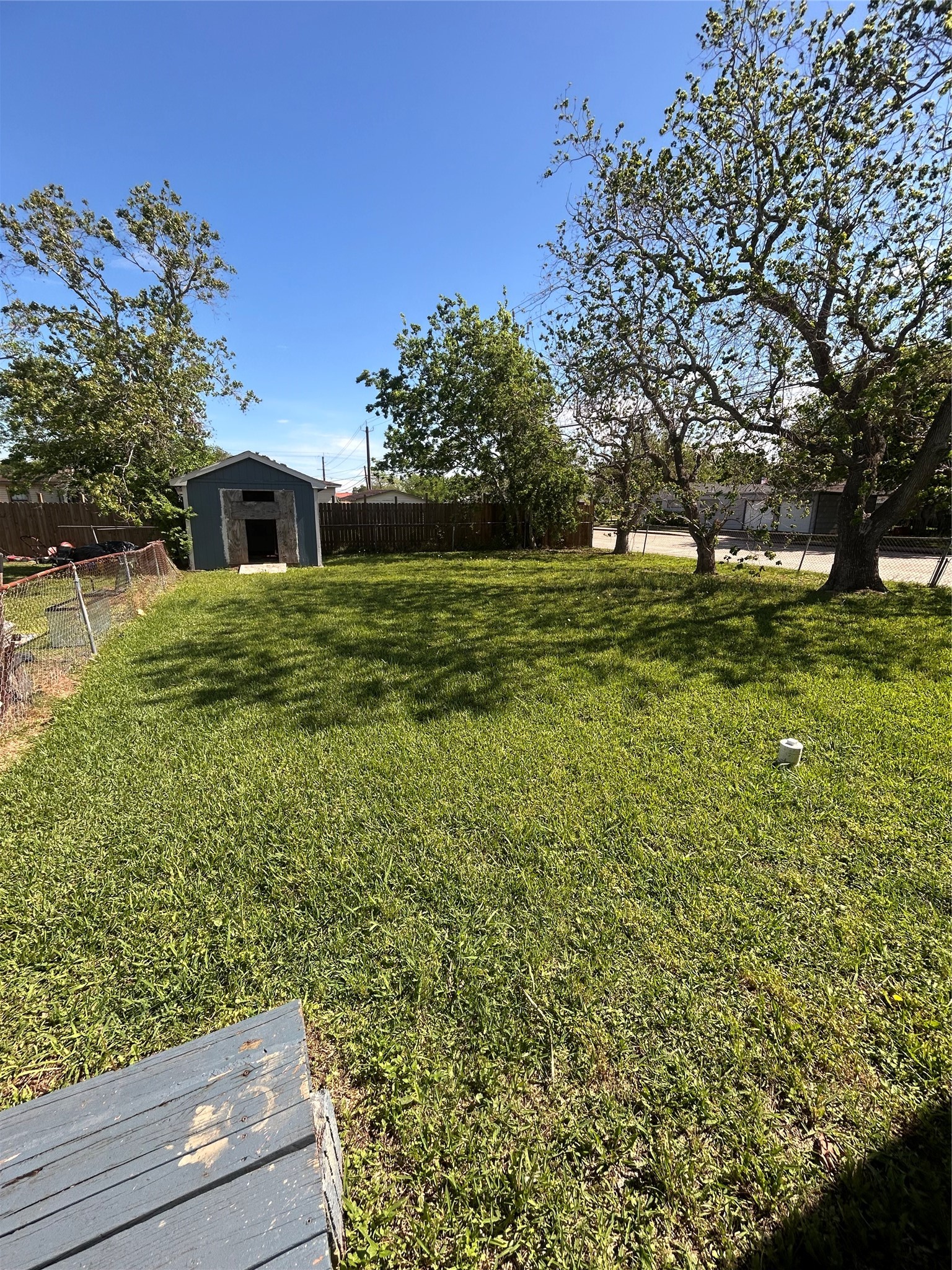 1102 W 10th Street Property Photo 10