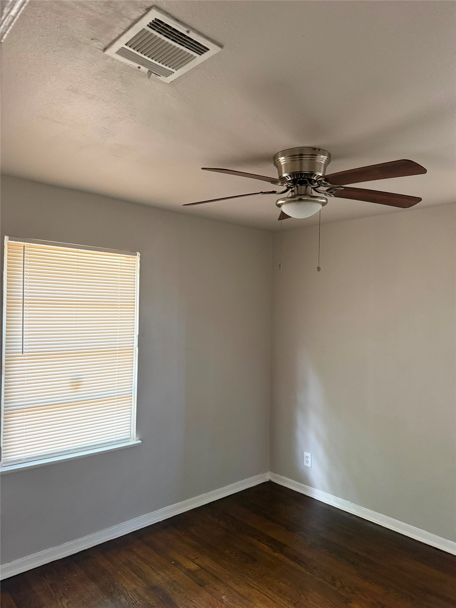 5615 Simsdale Street Property Photo 5